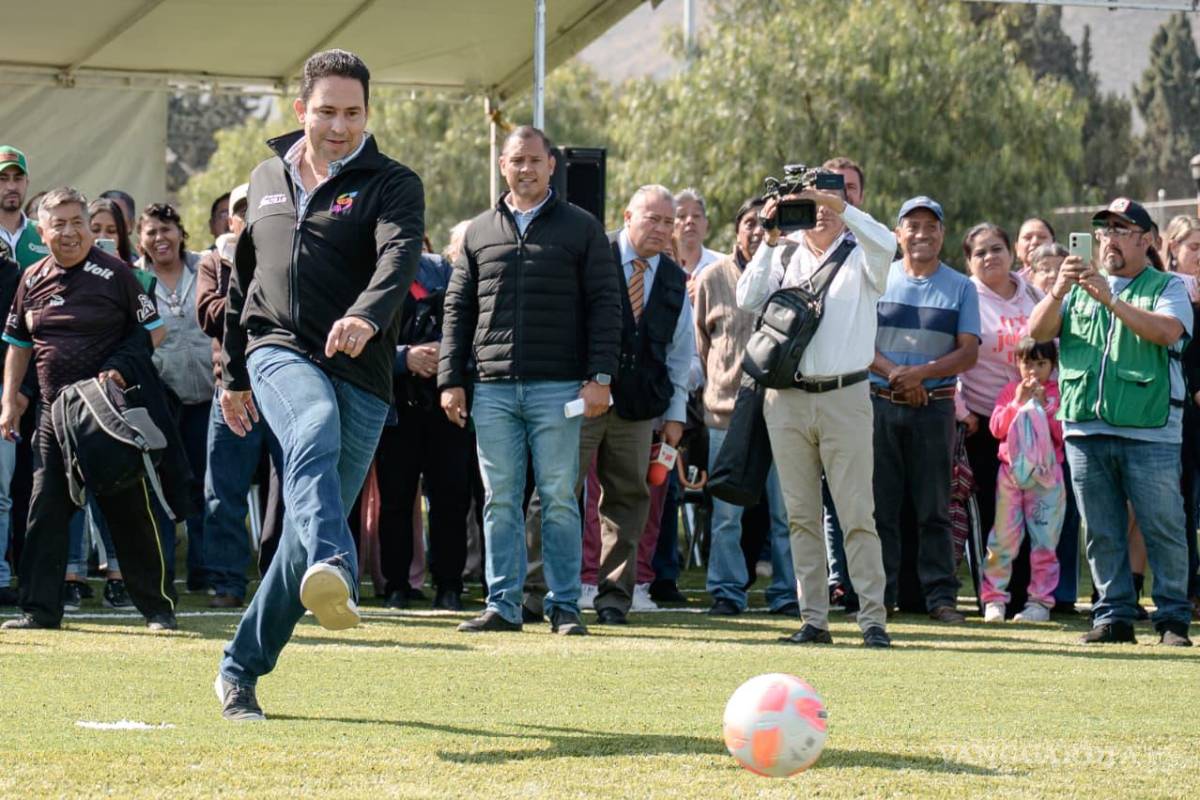 Alcalde de Saltillo entrega rehabilitación integral de cancha en la Unidad Deportiva Abraham Curbelo