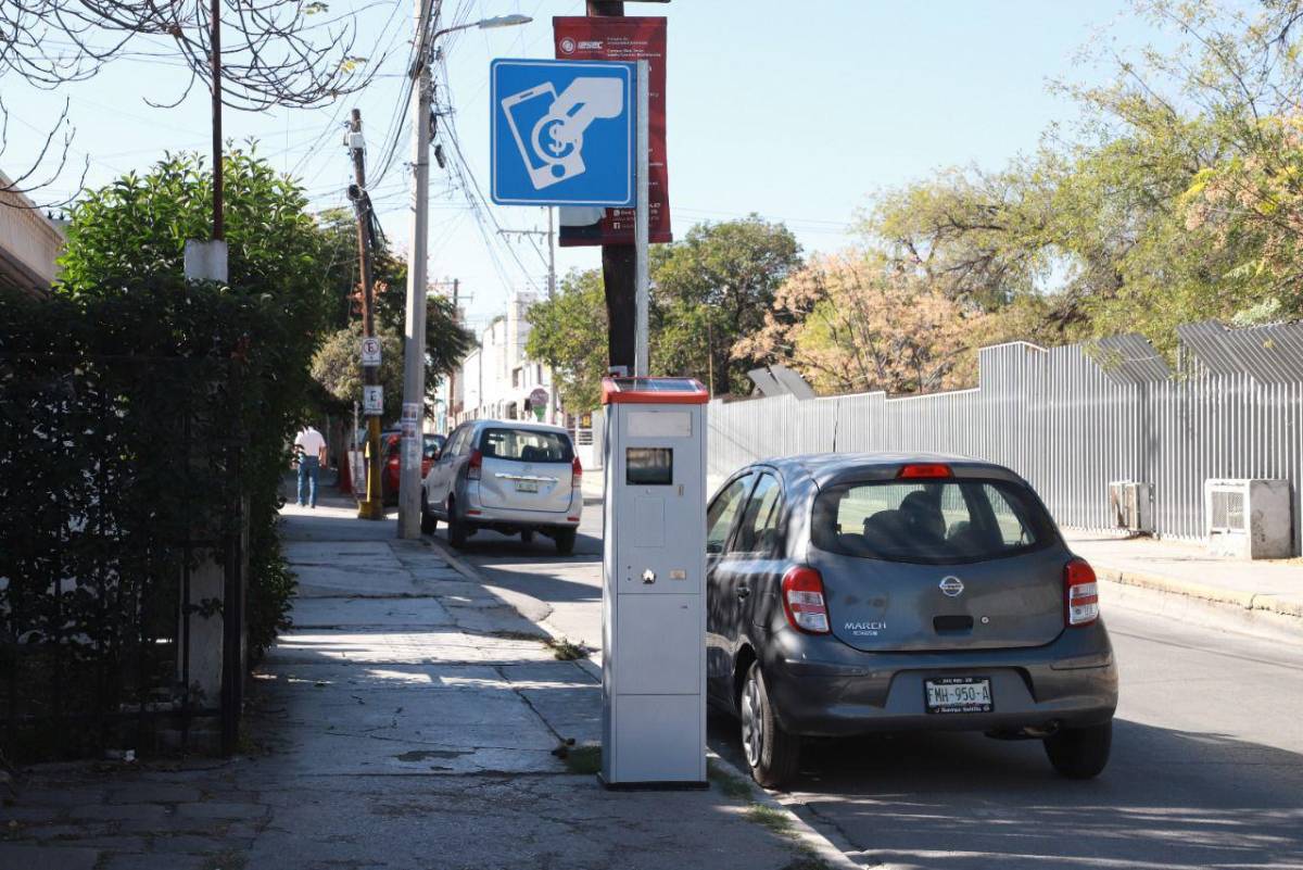 Exhortan a vecinos del centro de Saltillo a tramitar permiso especial