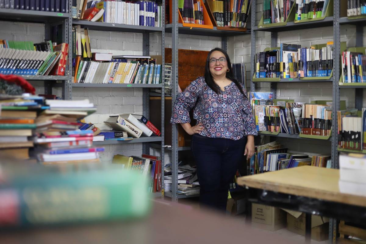 Día del Maestro: Conoce a Atenea López, la maestra que ha formado a generaciones de nuevos lectores