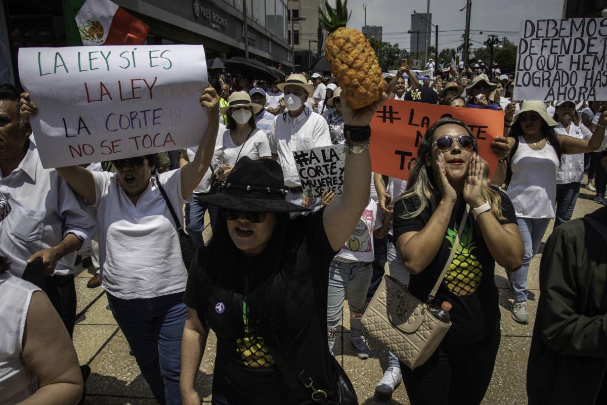 Marchan En Defensa A La SCJN En CDMX; Se Enfrentan Contra Simpatizantes ...