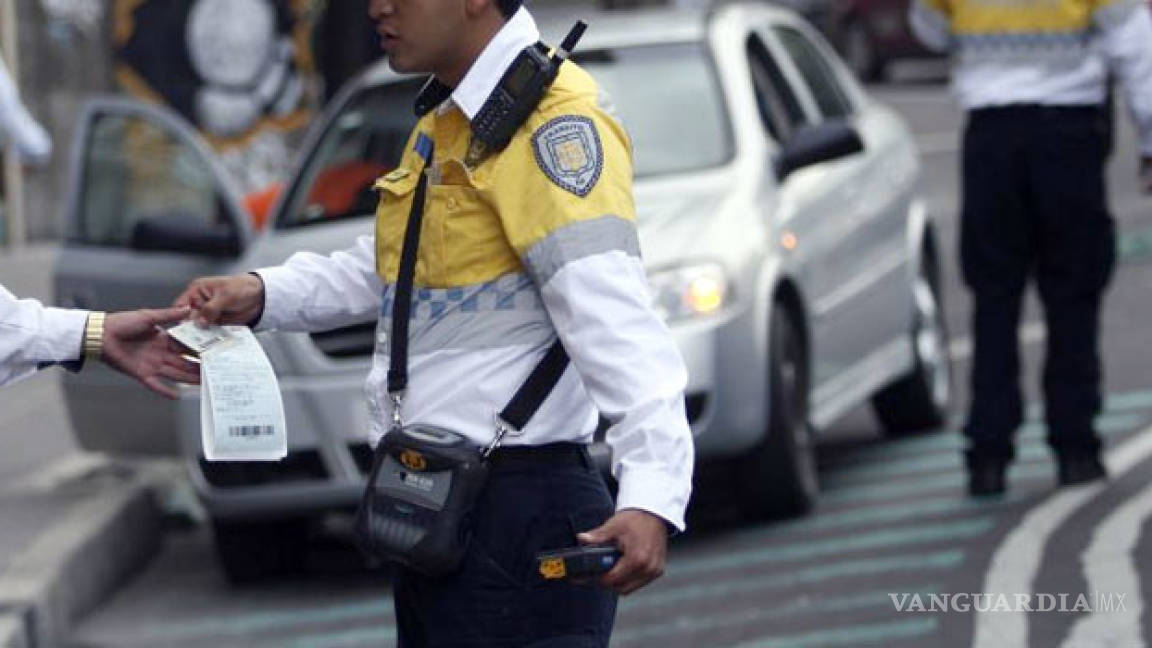 Las respuestas que, como conductor, nunca debes dar a un policía en México