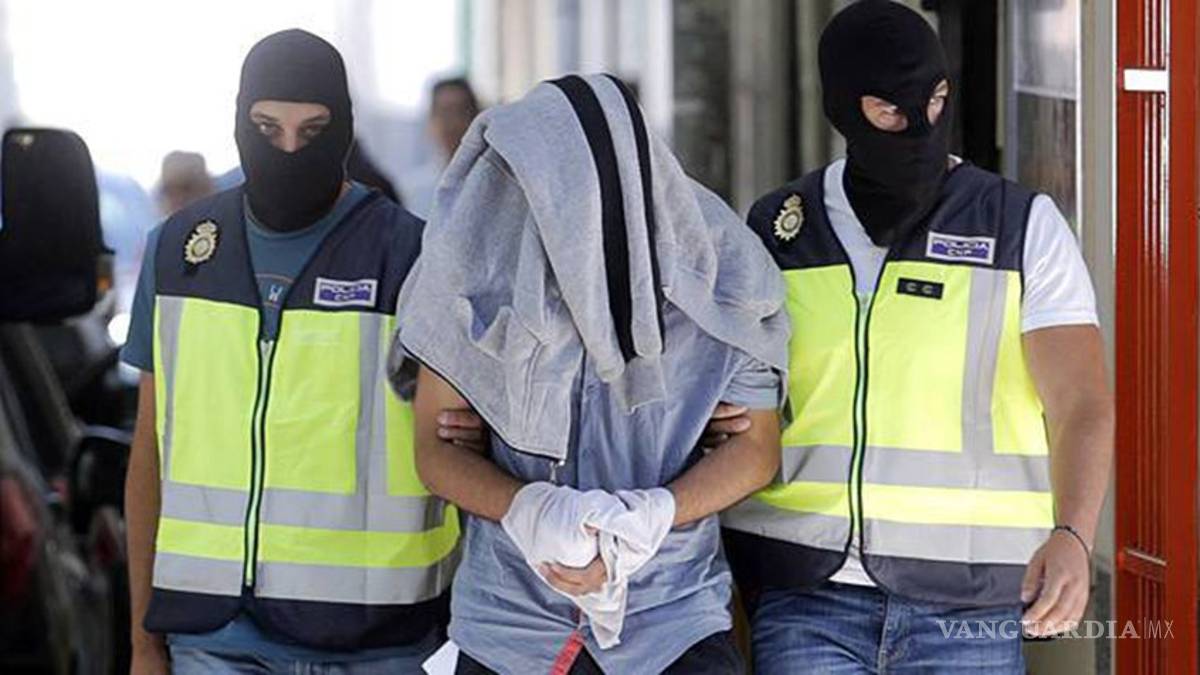 Grababa desnudas a mujeres con cámara oculta, ¡entre ellas su mujer y su hija!