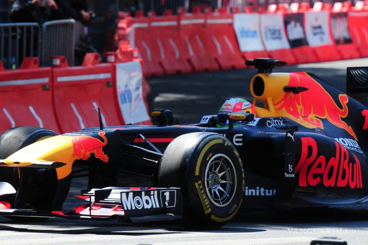 Red Bull Show Run de Sergio Pérez en Paseo de la Reforma en fotografías