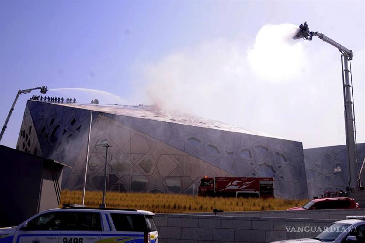 Se incendia la lujosa casa de la ópera de Kuwait, recién inaugurada