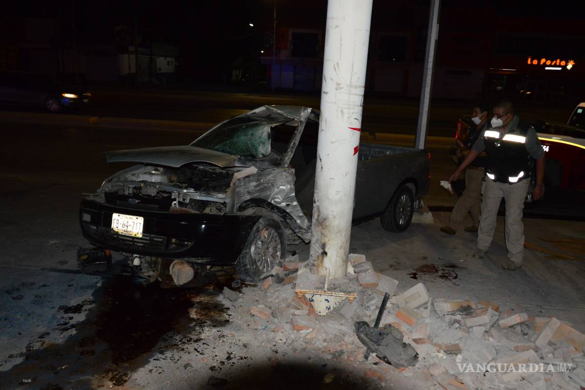 Conductor queda grave tras choque al norte de Saltillo
