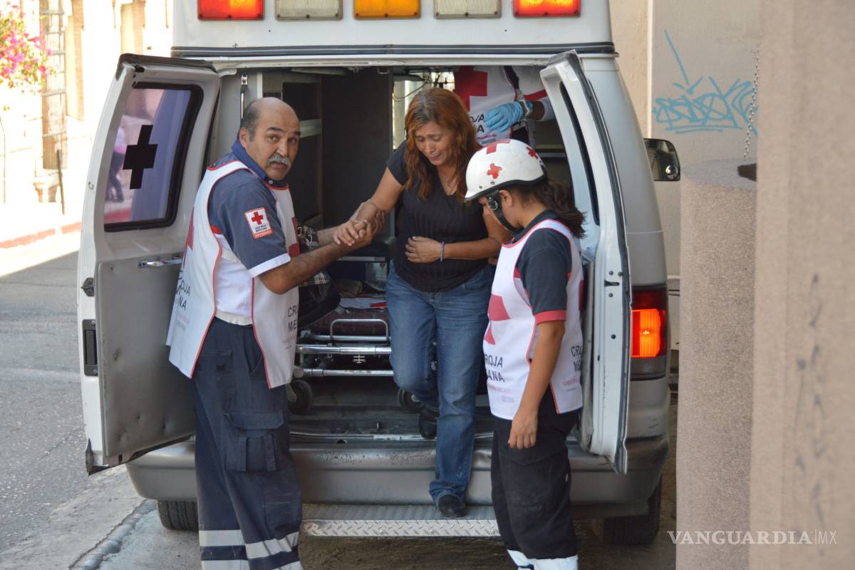 Causa choque con combi; dos pasajeras resultan heridas
