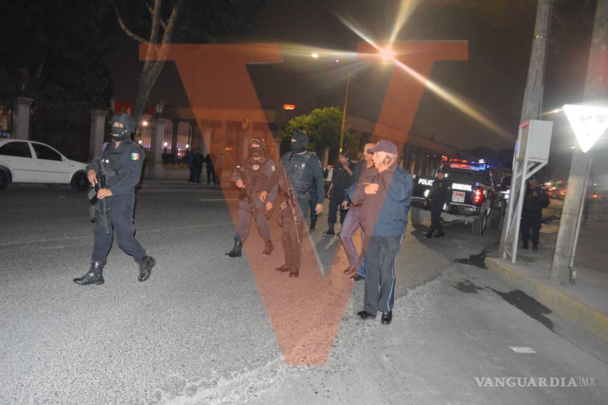 $!Afirman hay saqueos en Saltillo; evacuan varias tiendas