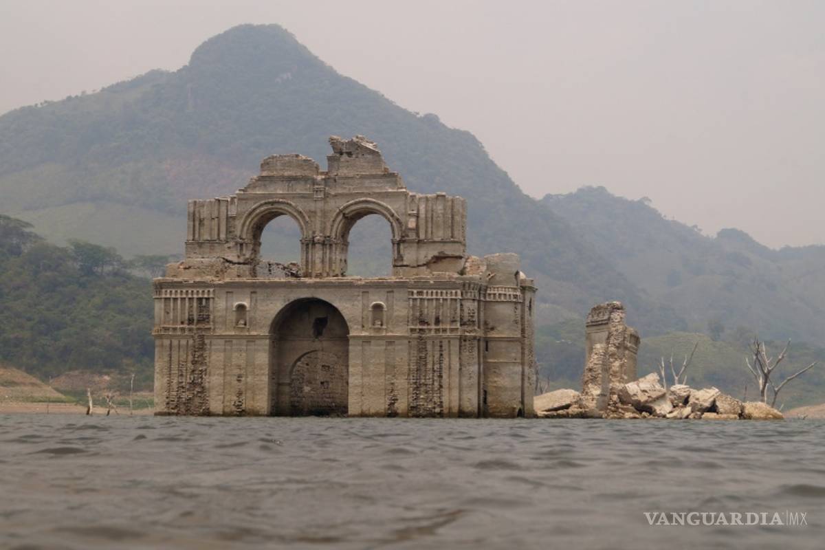 Apicpac, un antiguo convento colonial emerge de las aguas debido a la sequía en Chiapas