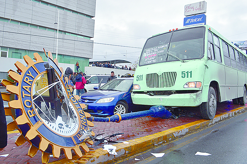 Aseguradora de Ruta 15 no ha pagado por reloj de rotarios destruido en Saltillo