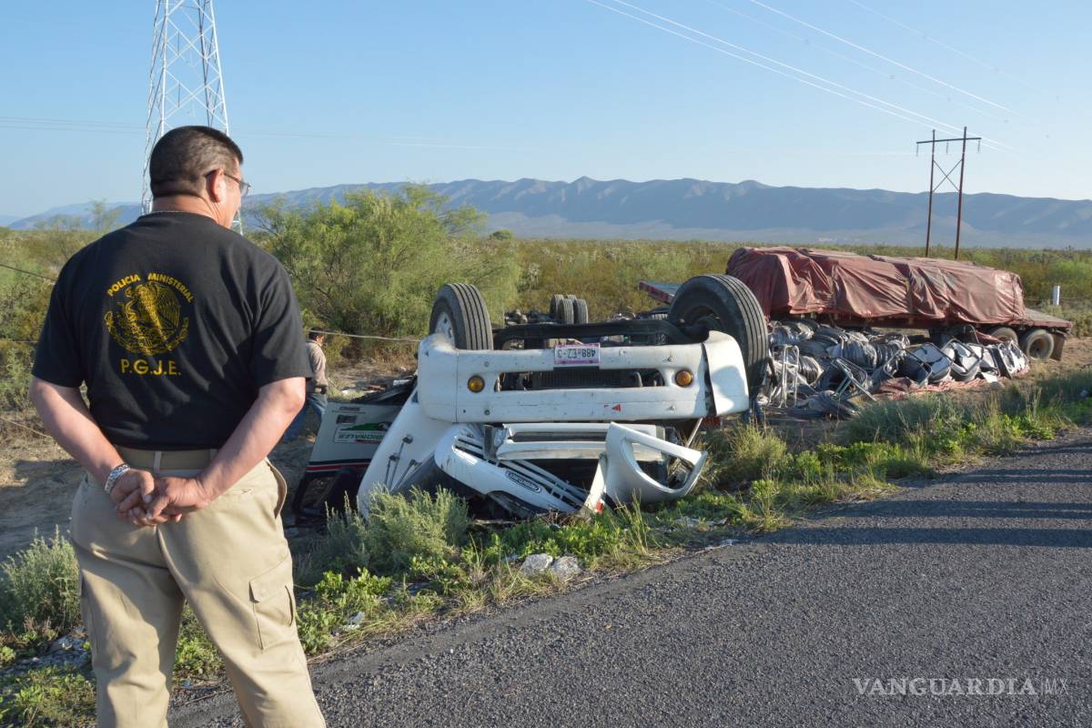 Fallece trailero al volcar en la Saltillo-Zacatecas