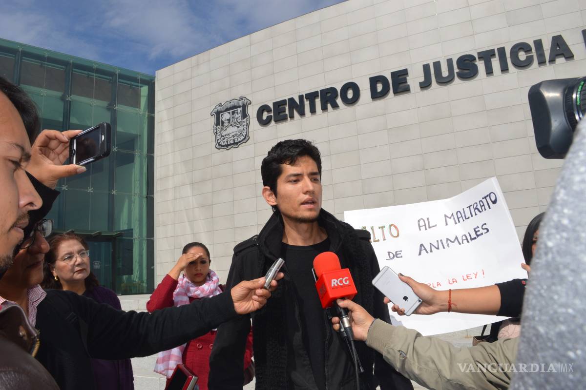 $!Llevan a juzgados caso de torturador de gatos