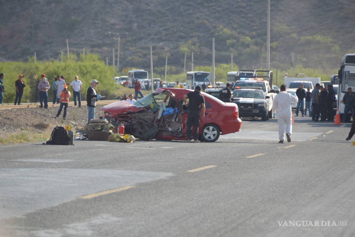 Muere prensado joven en su auto; Velocidad la causa de la tragedia