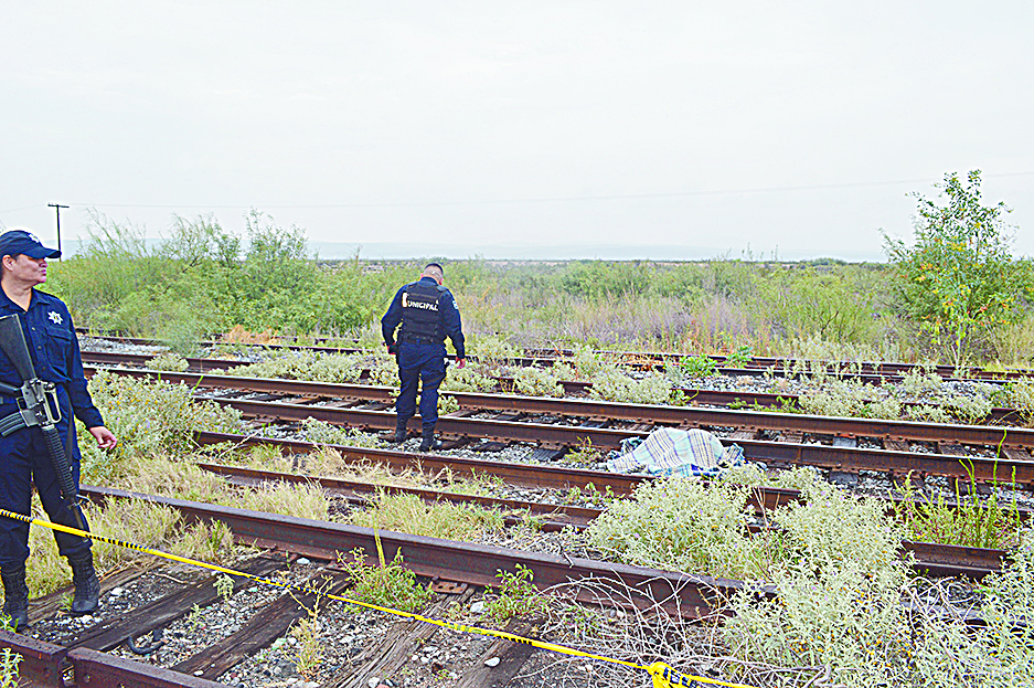 Cae de tren y muere aplastado en ejido de Ramos Arizpe