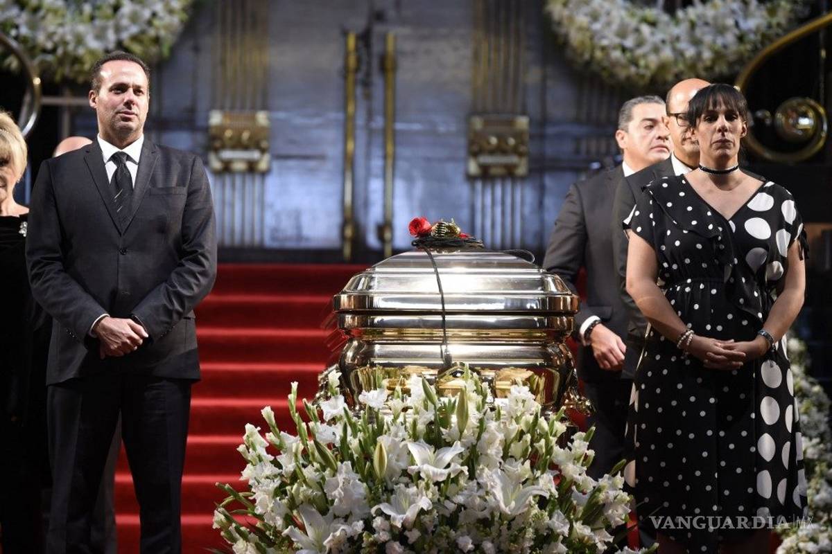 México sí le lloró a José José; sus cenizas si estaban en el ataúd, afirman Marysol y ex asistente
