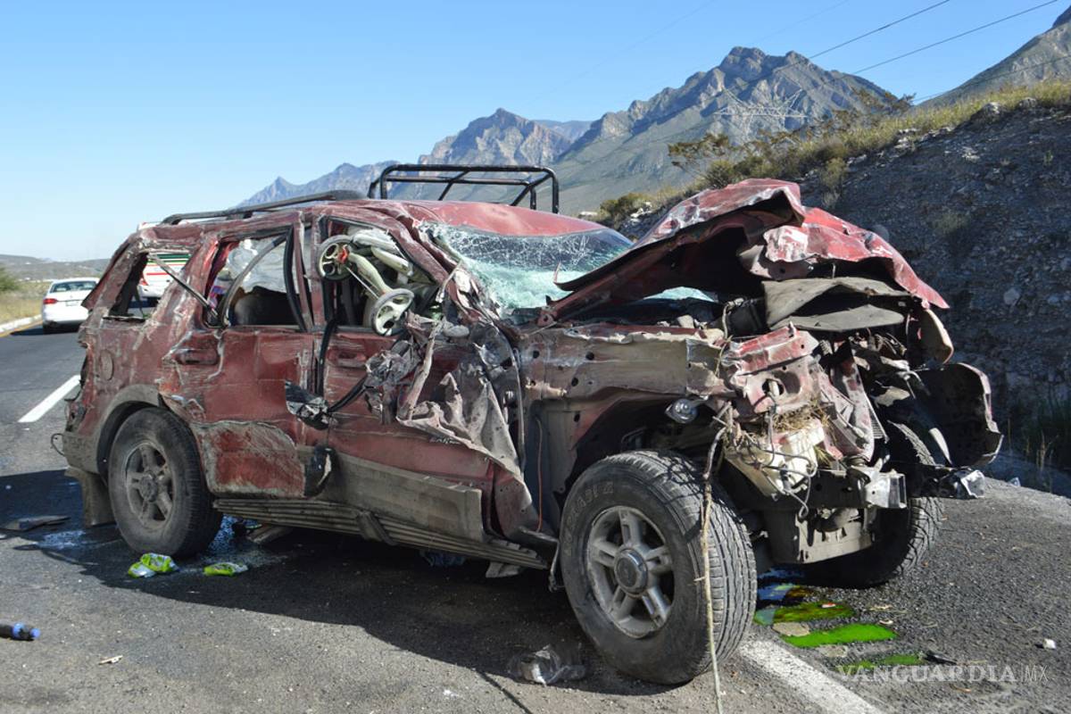 Deja tres lesionados choque en la Saltillo-Monterrey