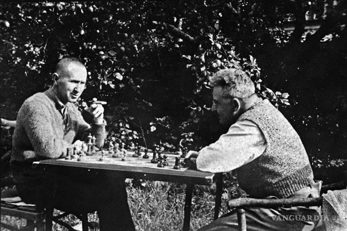 Dialogan Brecht y Walter Benjamin en una exposición en Berlín