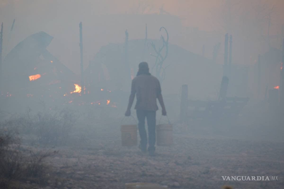 En Saltillo incendio arrasa con las viviendas de más de 18 familias
