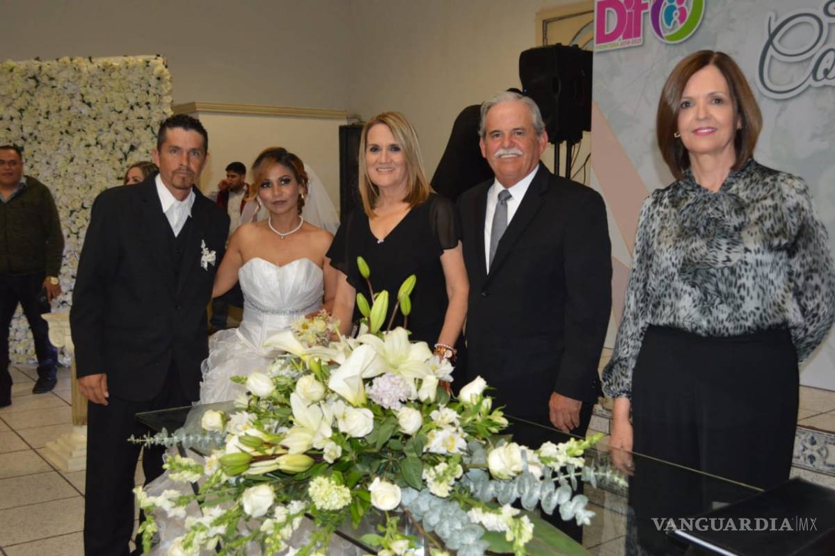 Se casan 61 parejas en Bodas Comunitarias de Frontera, Coahuila