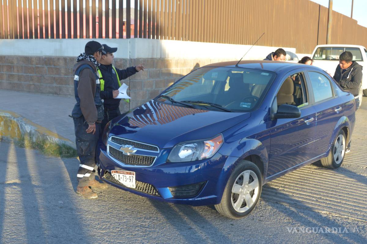 Arrolla a ciclista que se atraviesa