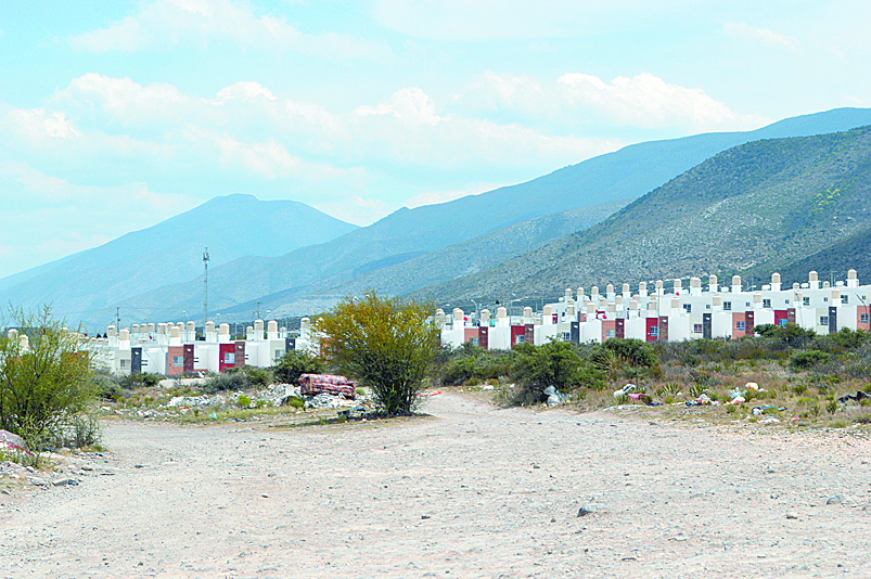 Violan a joven madre en camino solitario al oriente de Saltillo