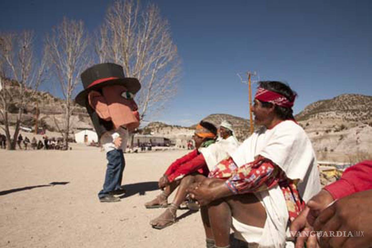 Honran a impulsora del teatro indígena