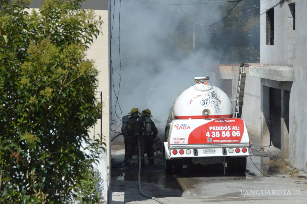 Temen que aseguradora no pague daños por incendio en Lomas de Lourdes