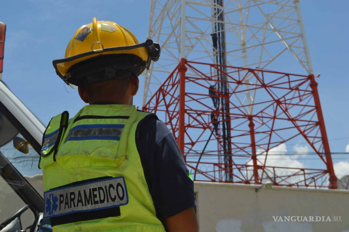 Reparaba antena y le da ataque a 20 metros de altura en Saltillo