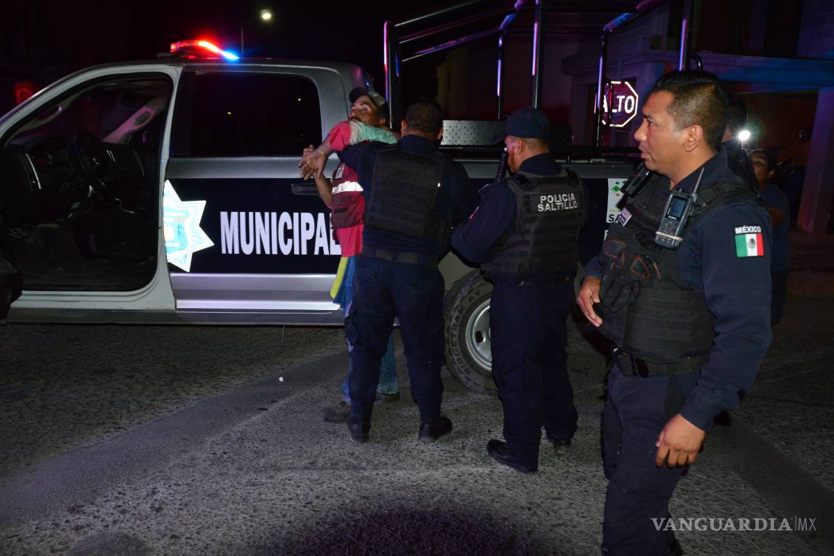 Detienen a 5 personas por andar armados en Saltillo
