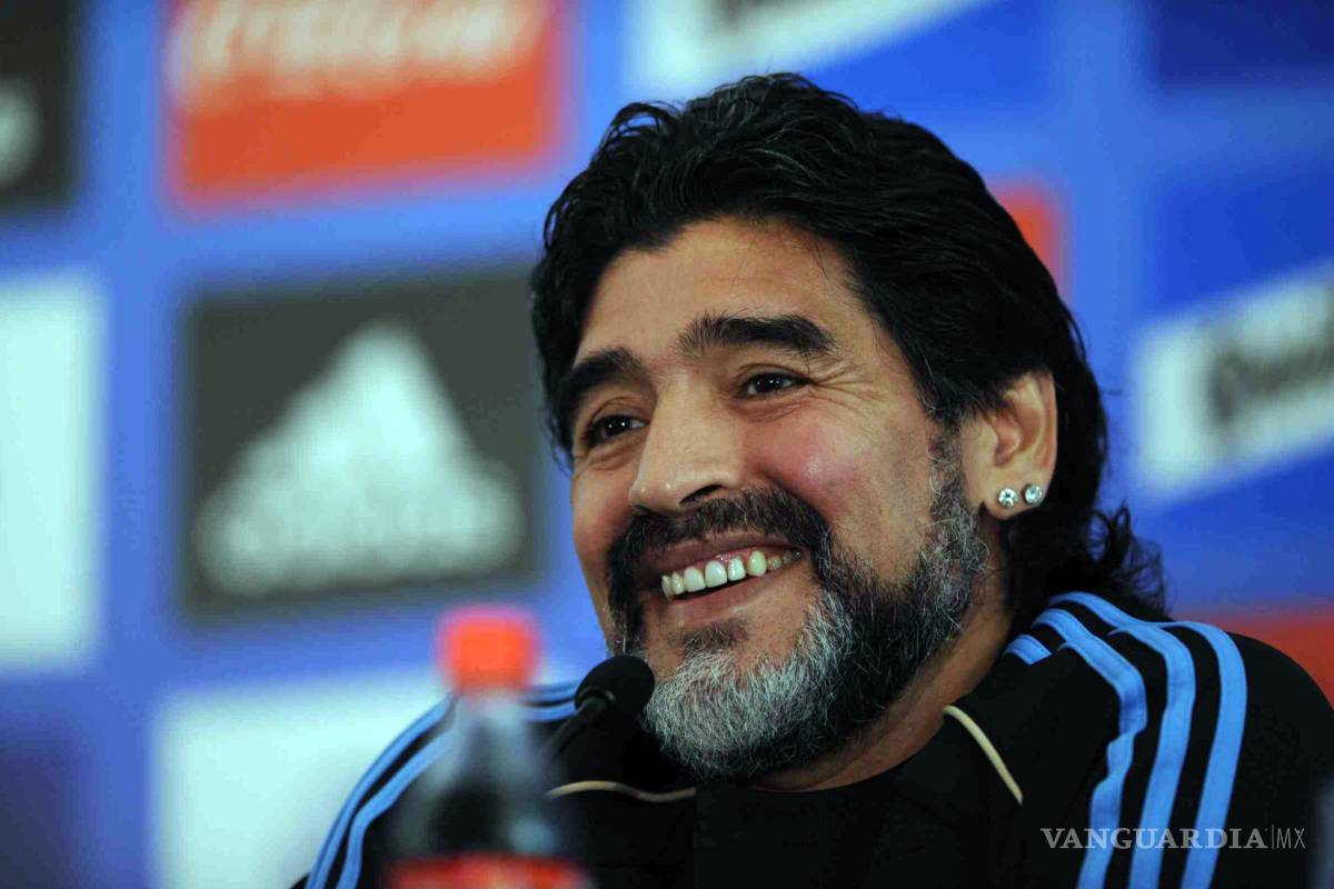 Messi no es mucho mejor que Cristiano Ronaldo: Maradona
