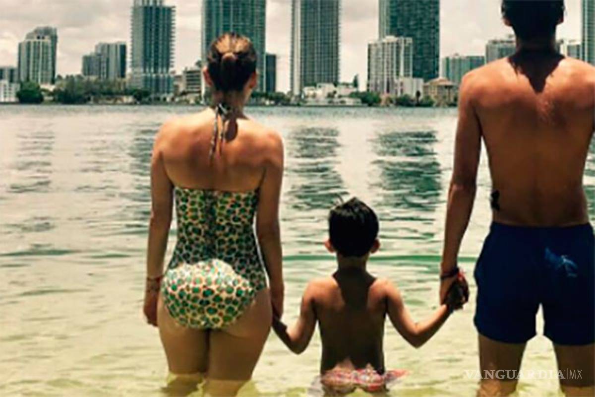 Ingrid Coronado se luce en traje de baño