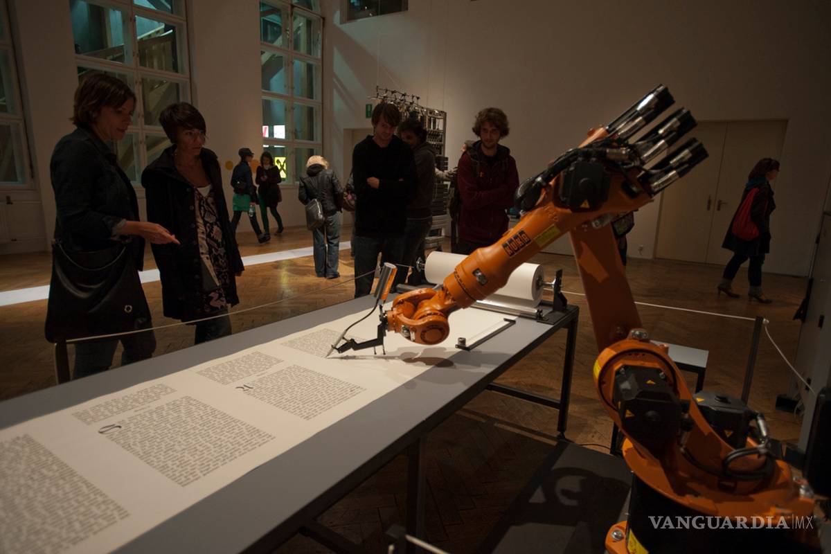 Revoluciona robot escritor la Feria del Libro de Fráncfort