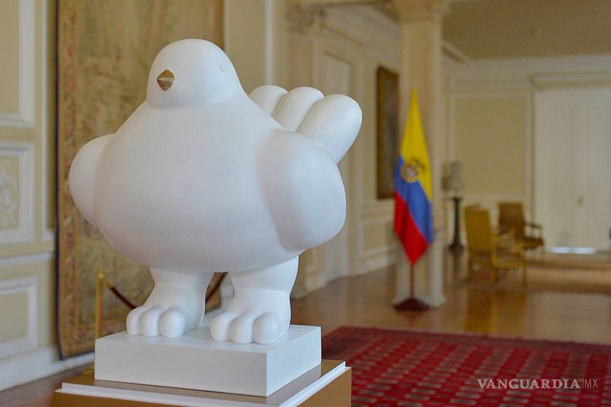 El escultor Botero regala a Colombia una &quot;Paloma de la paz&quot;