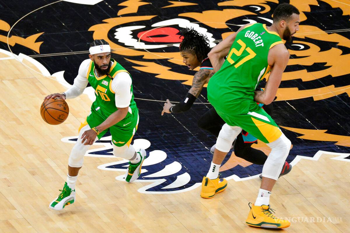 Avión donde viajaba el Jazz de Utah aterriza de emergencia por culpa de unos pájaros