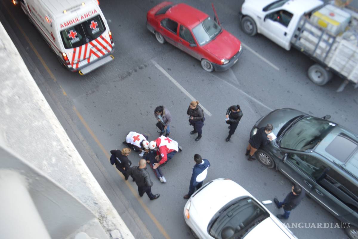 Niño rompe ventana de carro y sale volando en pleno periférico