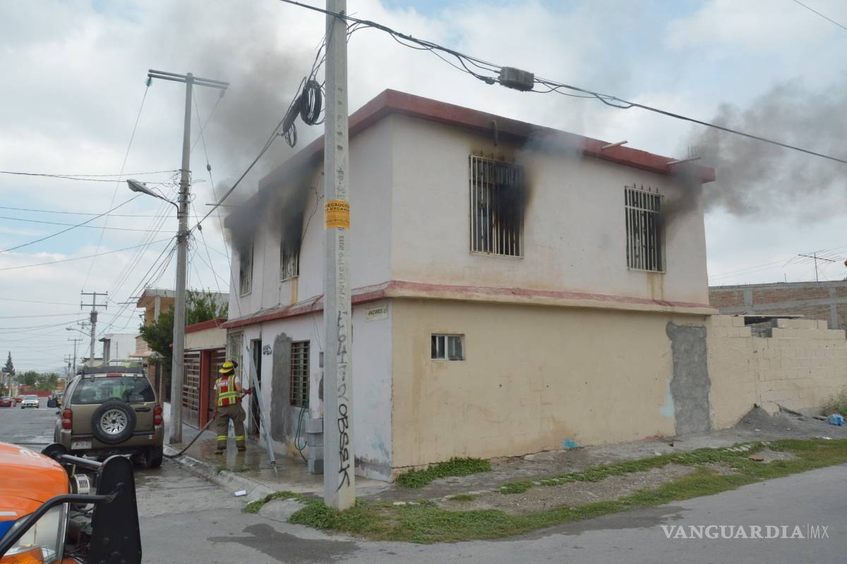 En Saltillo, vecinos salvan a familia de morir en incendio