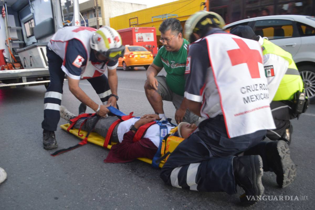 Arrolla a estudiante que cruzaba bulevar de Saltillo, sin fijarse