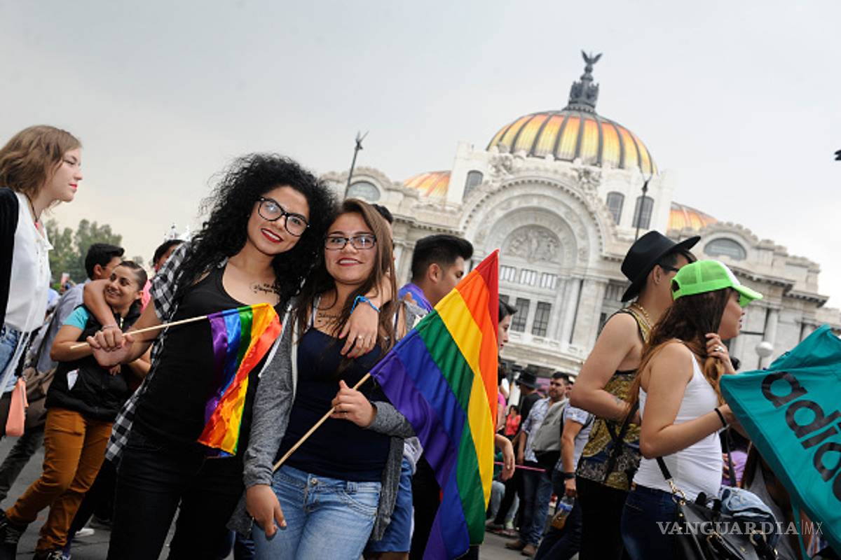 ISSSTE celebra ser la primera institución en brindar seguridad social a parejas gay