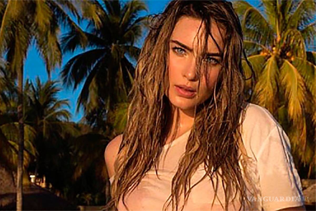 Belinda comparte candente foto, semidesnuda y en camiseta mojada