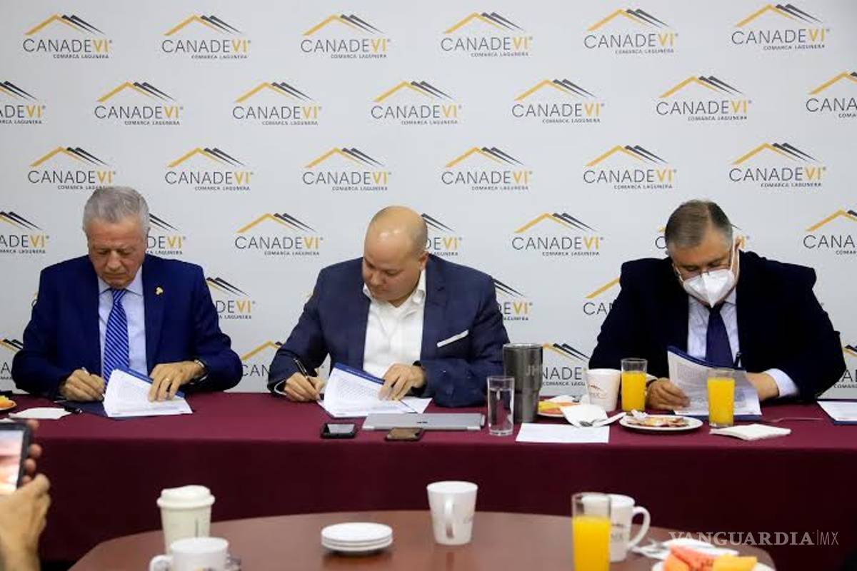 Alcalde de Torreón entrega terreno a la Canadevi Laguna para estacionamiento verde