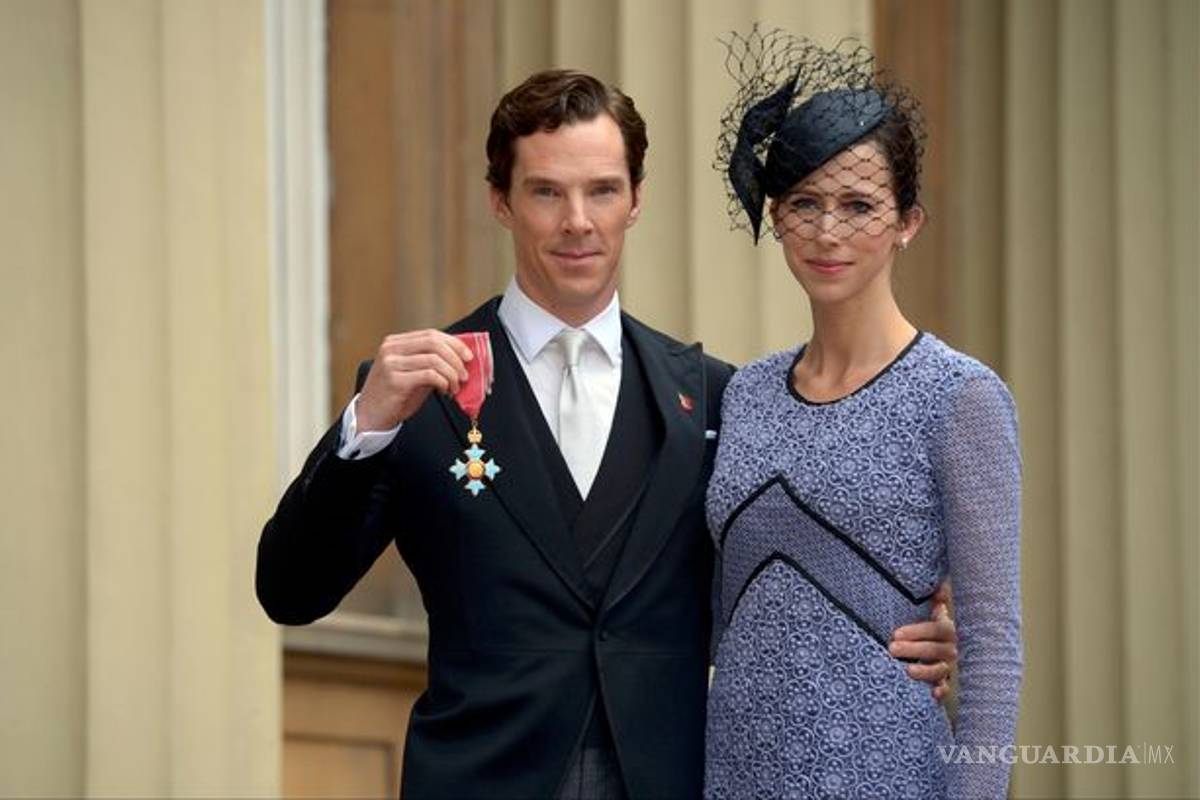 $!Cumberbatch recibe la medalla de Caballero de la Orden del Imperio Británico