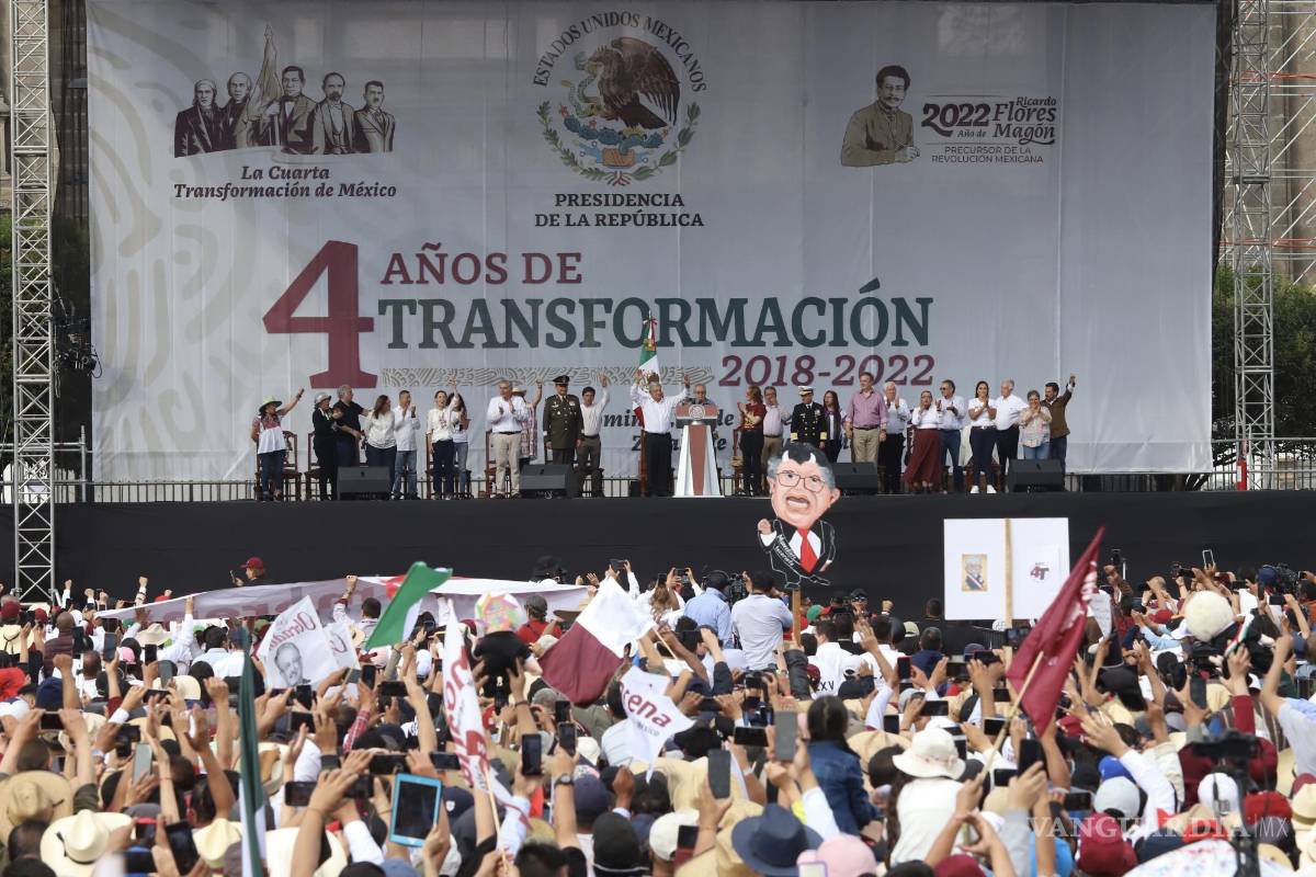 AMLO pone ‘humanismo mexicano’ a su gobierno ante 100 mil asistentes al Zócalo