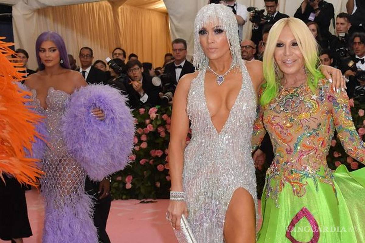 Cachan a Kylie Jenner 'viboreando' el trasero de Jennifer López