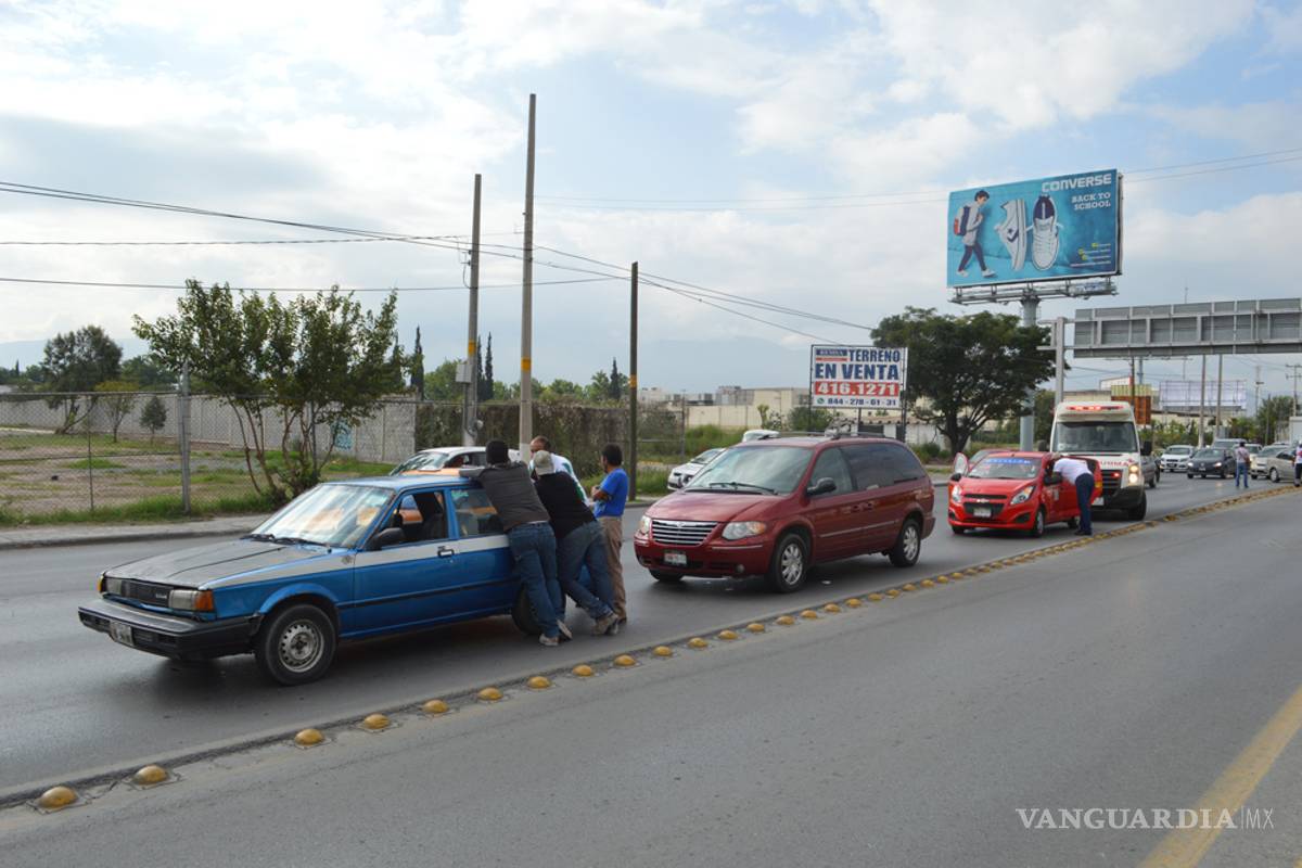 Caos vial por choque múltiple en el V. Carranza, en Saltillo