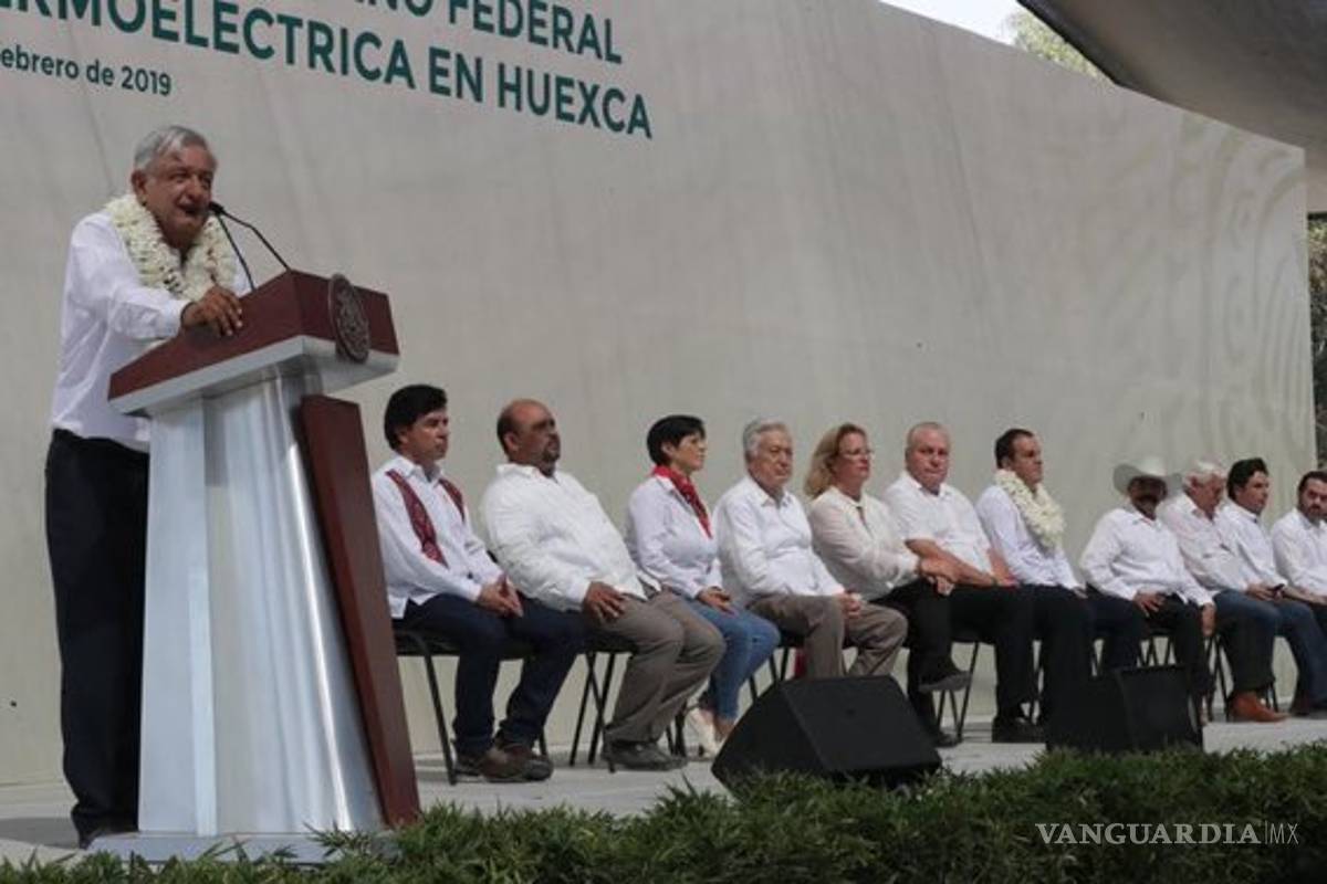 'No soy corrupto ni autoritario', entre protestas AMLO anuncia consulta para termoeléctrica
