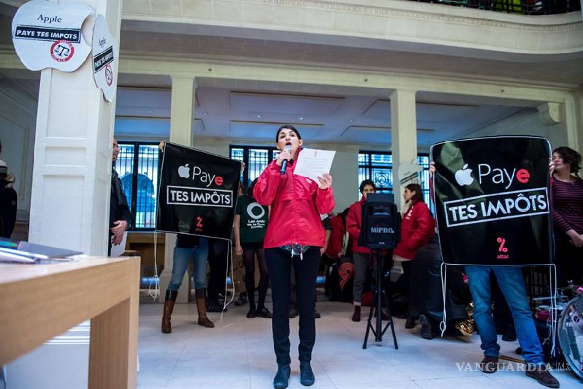 Ocupan una tienda de Apple en París para denunciar la evasión fiscal