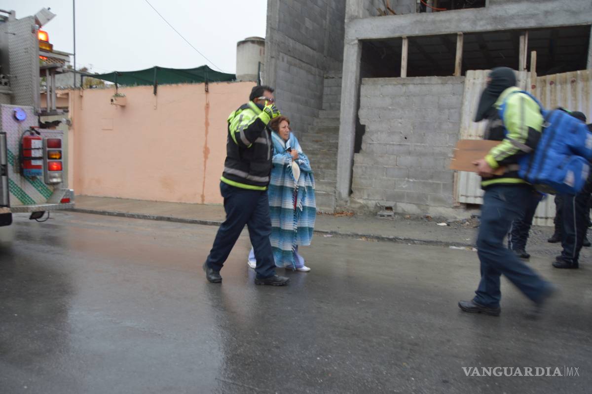 Héroe salva a adulto mayor de incendio en Saltillo
