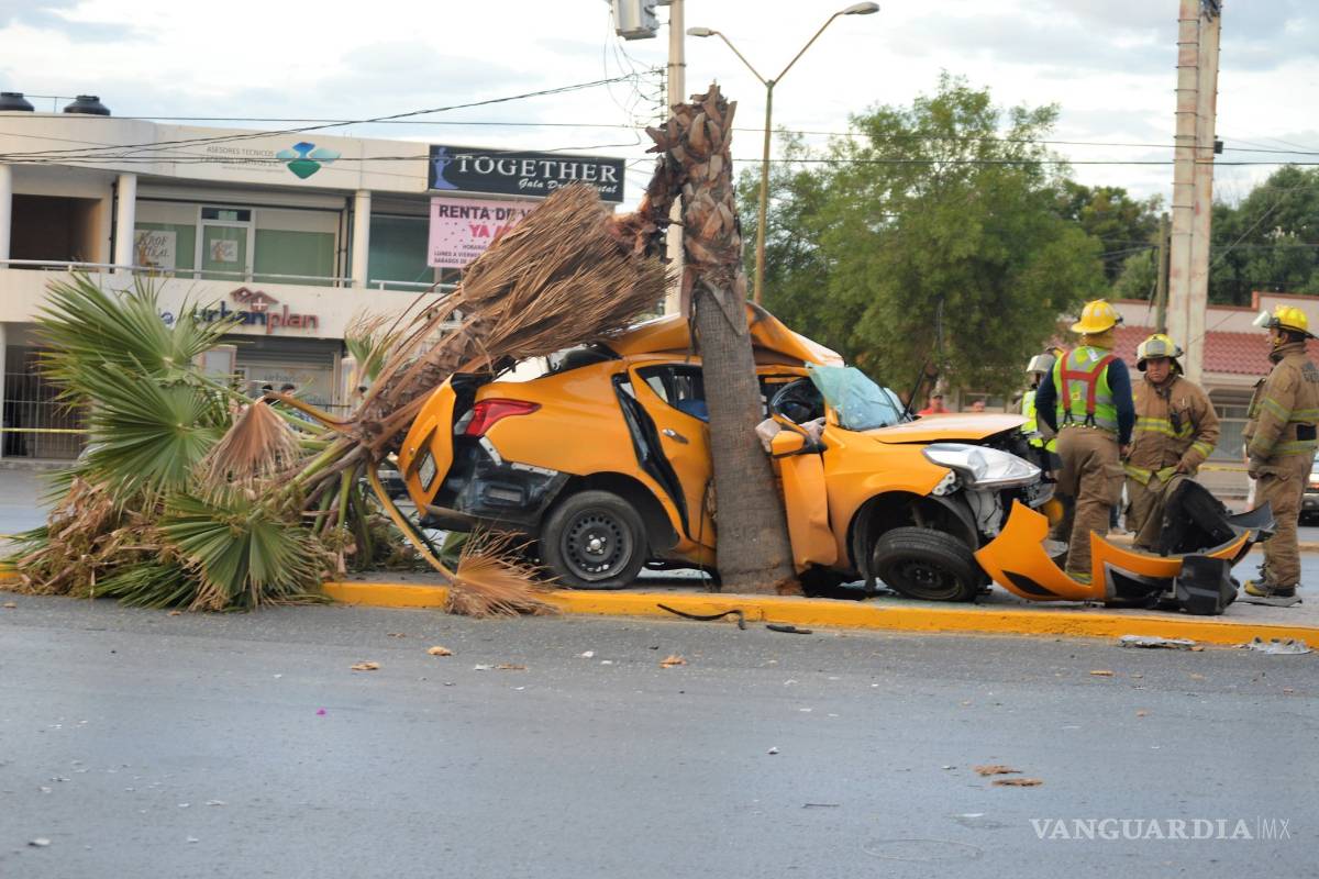 Fallecen dos jóvenes prensados en accidente por exceso de velocidad