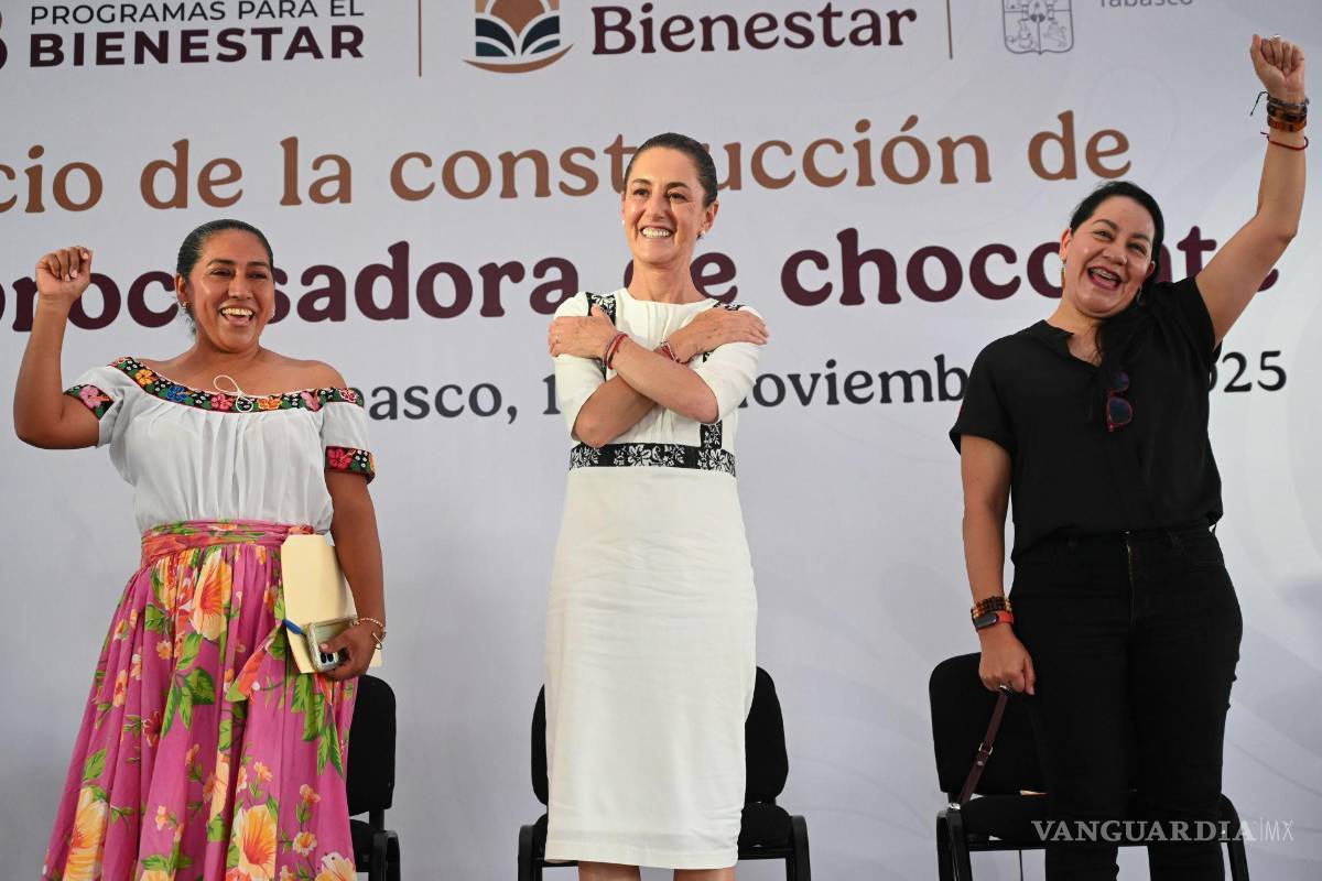 ‘Pueblo y gobierno somos invencibles’, responde Sheinbaum tras disturbios en el Zócalo