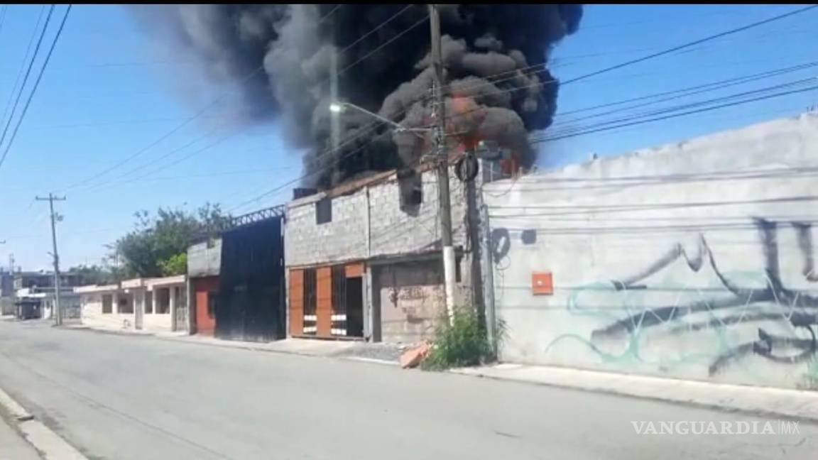 Nuevo León: se incendia chatarrera en Apodaca (video)