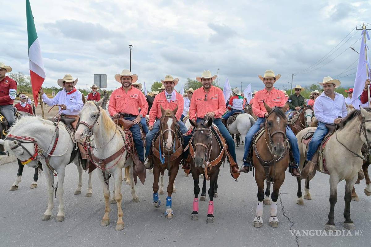Más de 400 jinetes recorren Monclova en homenaje a Miguel Hidalgo